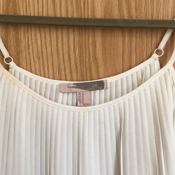 White and pink pleated tank top - Picture 3 of 6